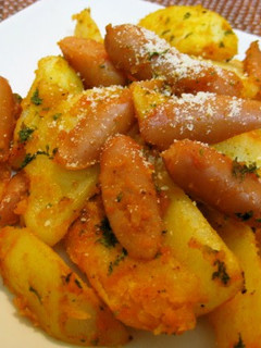 A picture of Potatoes and Wiener Sausages in Curry & Ketchup.