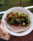 Wrap de rúcula mediterráneo