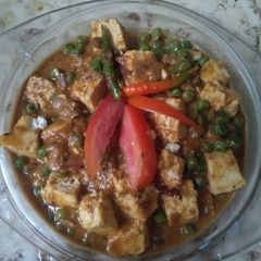 A picture of Sahi matar paneer.