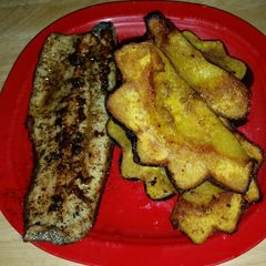 A picture of Curry and Honey Acorn Squash.