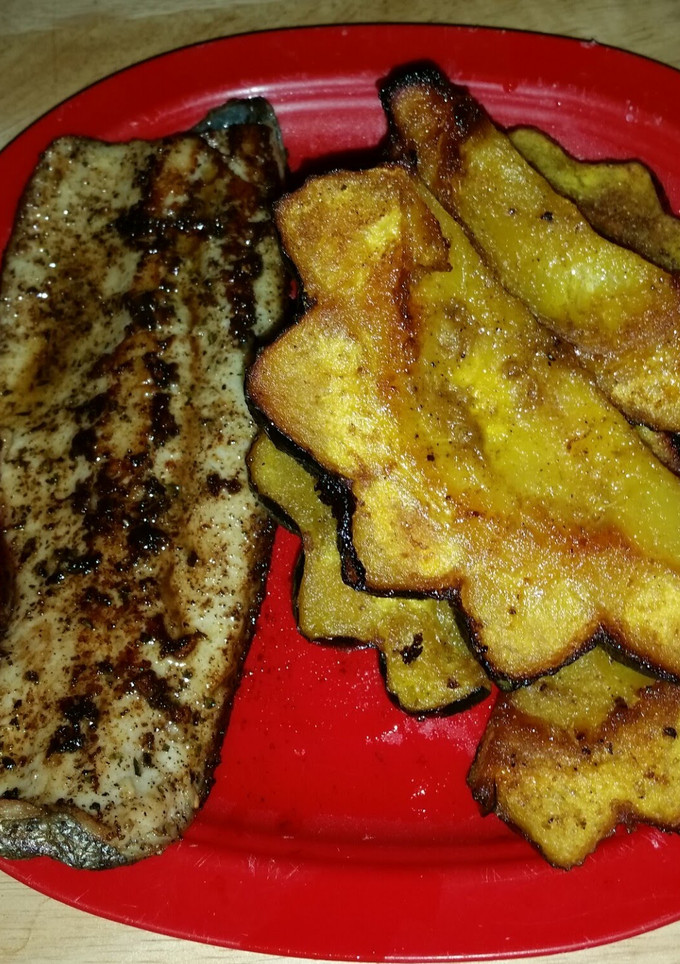 A picture of Curry and Honey Acorn Squash.