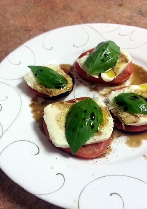 A picture of Classic Caprese Insalata.