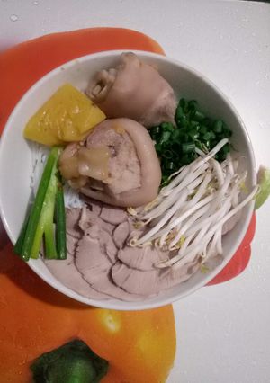 Hình của món Bún bò giò heo.