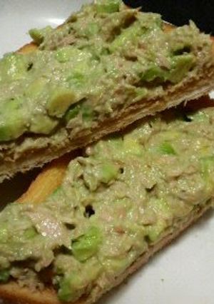 A picture of Mayonnaise Tuna and Avocado Spread.