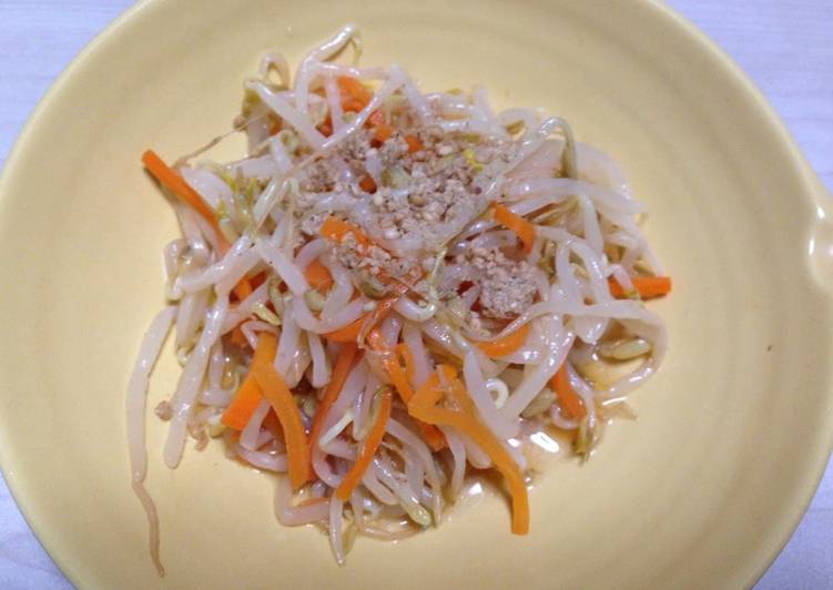 Step-by-Step Guide to Make Any-night-of-the-week Bean Sprouts and Carrot Namul!