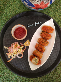 A picture of Paneer bread rolls.