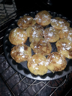 A picture of easy apple & banana cupcakes.