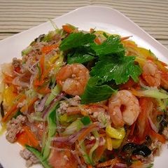 A picture of Yum Woon Sen (Thai Cellophane Noodle Salad).