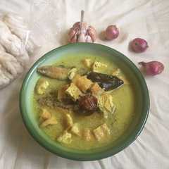 Ikan Cue Keranjang & Tahu Pong Kuah Kuning (versi 2)-レシピのメイン写真