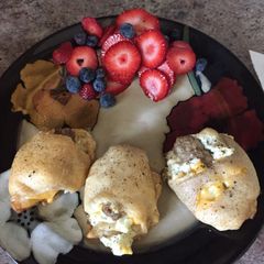 A picture of Sausage Egg And Cheese Roll Ups.
