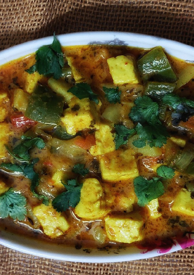 पनीर शिमला मिर्च करी (paneer shimla mirch curry recipe in Hindi) रेसिपी मुख्य फोटो