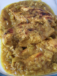 Una foto de Pechuga de pollo en salsa de nata y curry