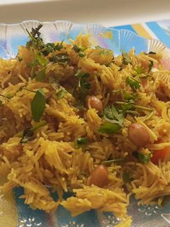शेवई उपमा (shevai upma recipe in marathi) रेसिपी चे मुख्य फोटो