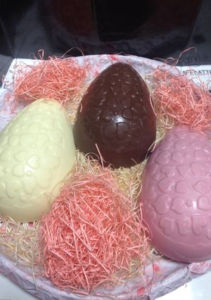 Una foto de Huevos de Pascuas tradicional en tres colores!!