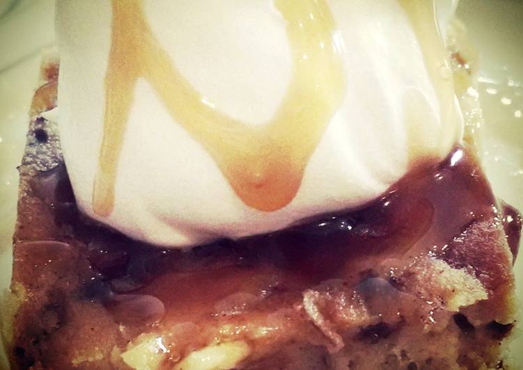 How to Make Super Quick Homemade Caramel Apple Bread Pudding