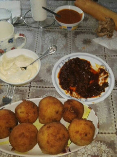 Una foto de Bombas de patata rellenas de carne