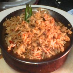 A picture of Chicken biriyani/ spicy chicken rice.