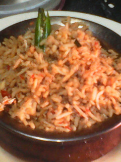 A picture of Chicken biriyani/ spicy chicken rice.
