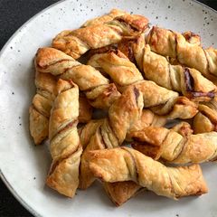 A picture of Vegemite & Chilli Puff Pastry Twists.