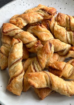 A picture of Vegemite & Chilli Puff Pastry Twists.