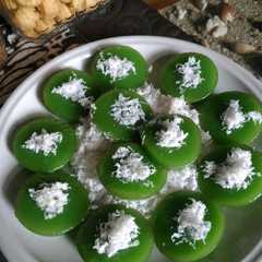 *kue lumpang daun suji রেসিপির প্রধান ছবি