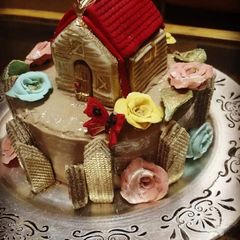 A picture of House Cake.