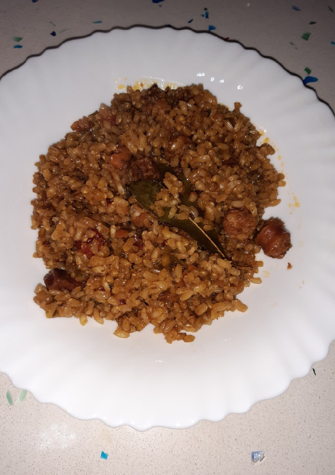 Una foto de Arroz integral con chorizo y verduras