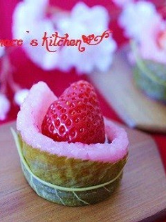 A picture of Strawberry and Sakura Mochi.