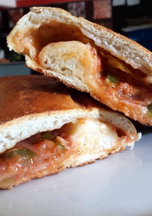A picture of INCREDIBLY DELICIOUS stromboli.
