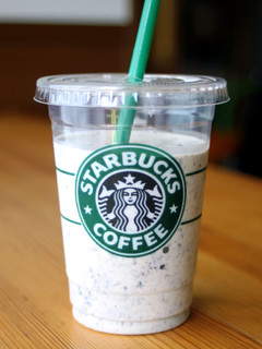 A picture of 1 Minute Mock McFlurry with Banana & Oreos.