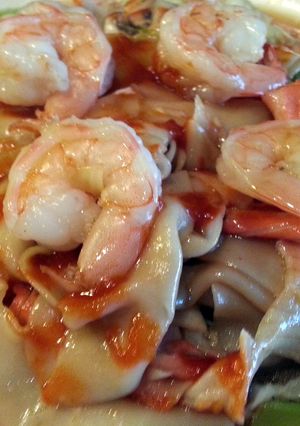 A picture of Lard Na Made from Wonton wrapper.
