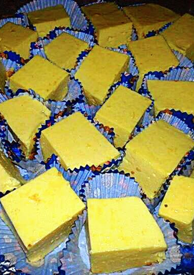 A picture of Peach schnapps jello Squares.