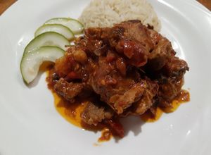 Una foto de Masas de cerdo en salsa de tomate 🍅