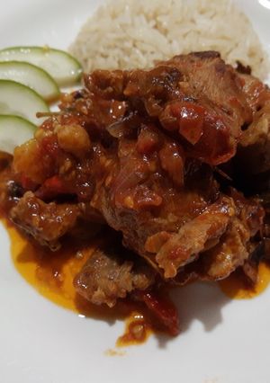 Una foto de Masas de cerdo en salsa de tomate 🍅