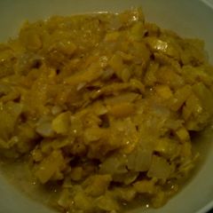 A picture of Yellow zucchini and onion.