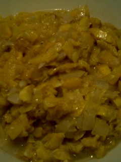 A picture of Yellow zucchini and onion.