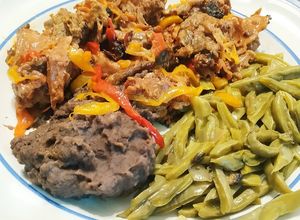 Una foto de Alambre de res con chorizo y tocino