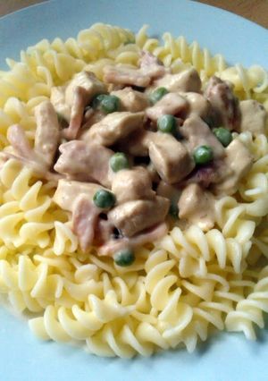 A picture of Vickys Creamy Chicken and Bacon Pasta, GF DF EF SF NF.