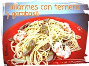Una foto de tallarines con gambas