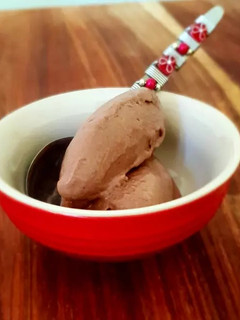 A picture of Chocolate banana ice cream.