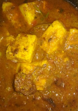 A picture of Tomato paneer.