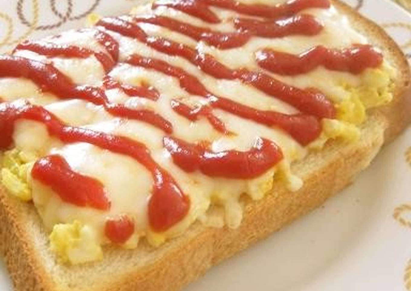 Pizza-style Mayo Egg Toast
