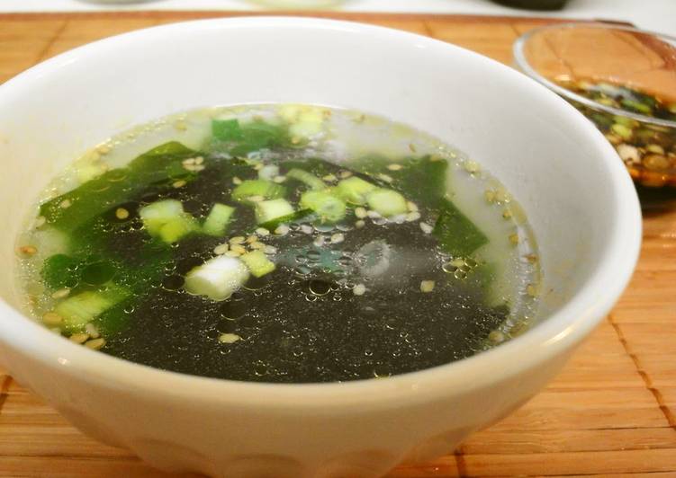 Simple Way to Cook Super Quick Korean-style Wakame Soup