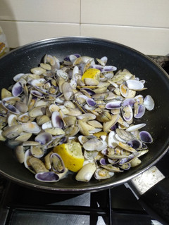 Una foto de Tellinas a la plancha. Aperitivo rápido y sencillo