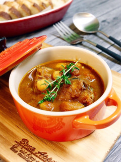 A picture of Tomato Curry with Canned Mackerel and Chickpeas.