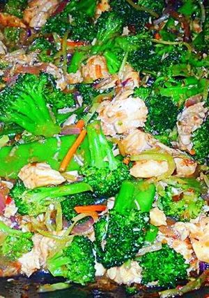 A picture of Honey Teriyaki Chicken Stir Fry.