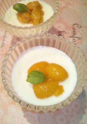 A picture of Almond Tofu with Loquat Seeds.