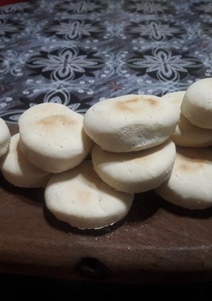 Una foto de Bizcochitos con dos ingredientes😋