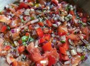 Una foto de salsa criolla
