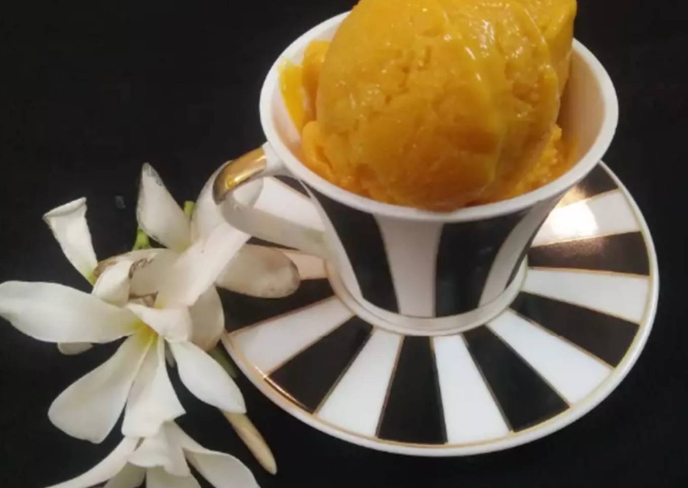 Homemade Mango Icecream